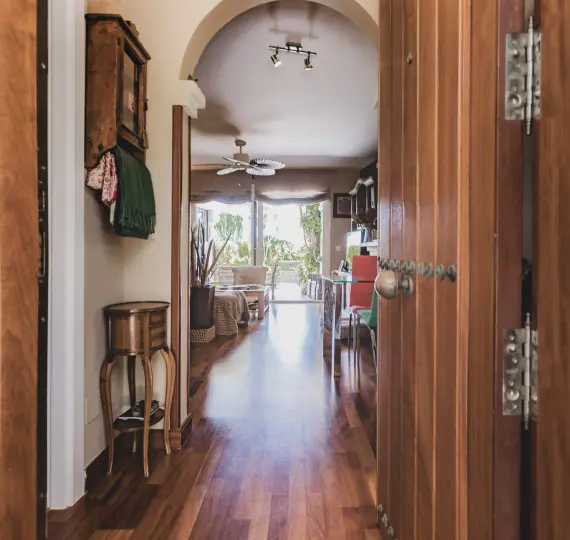 Продажа дома на две семьи в The Golden Mile