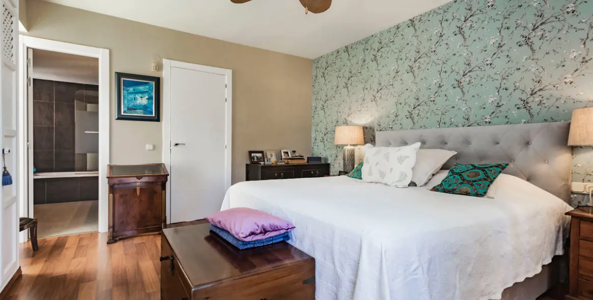 Продажа дома на две семьи в The Golden Mile 18