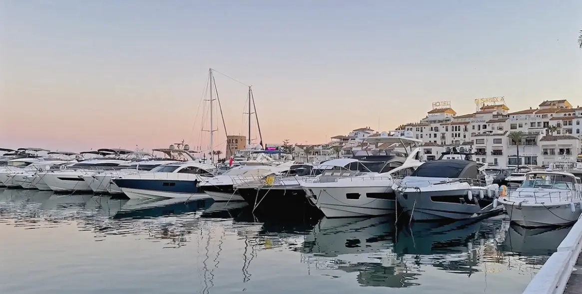 Sale of middle floor apartment in Nueva Andalucía 17