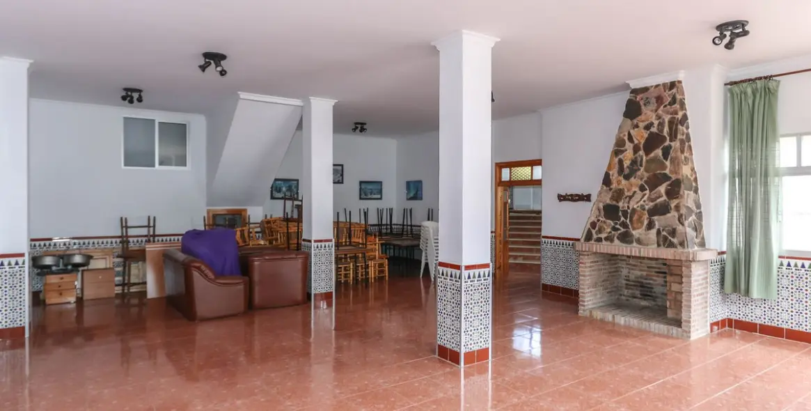 Продажа хостела в Tolox 5