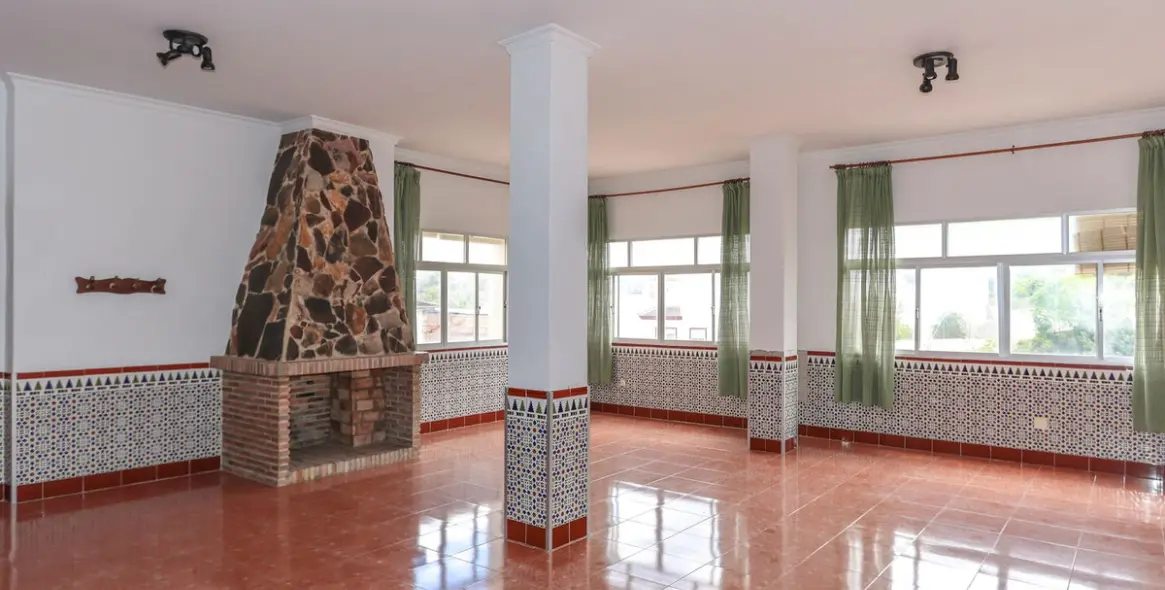 Продажа хостела в Tolox 7