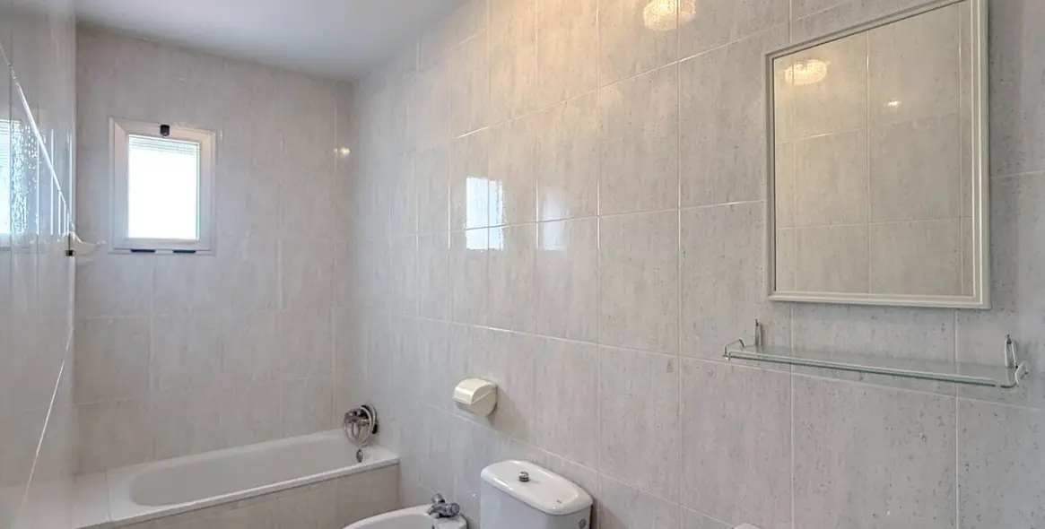 Продажа хостела в Tolox 10