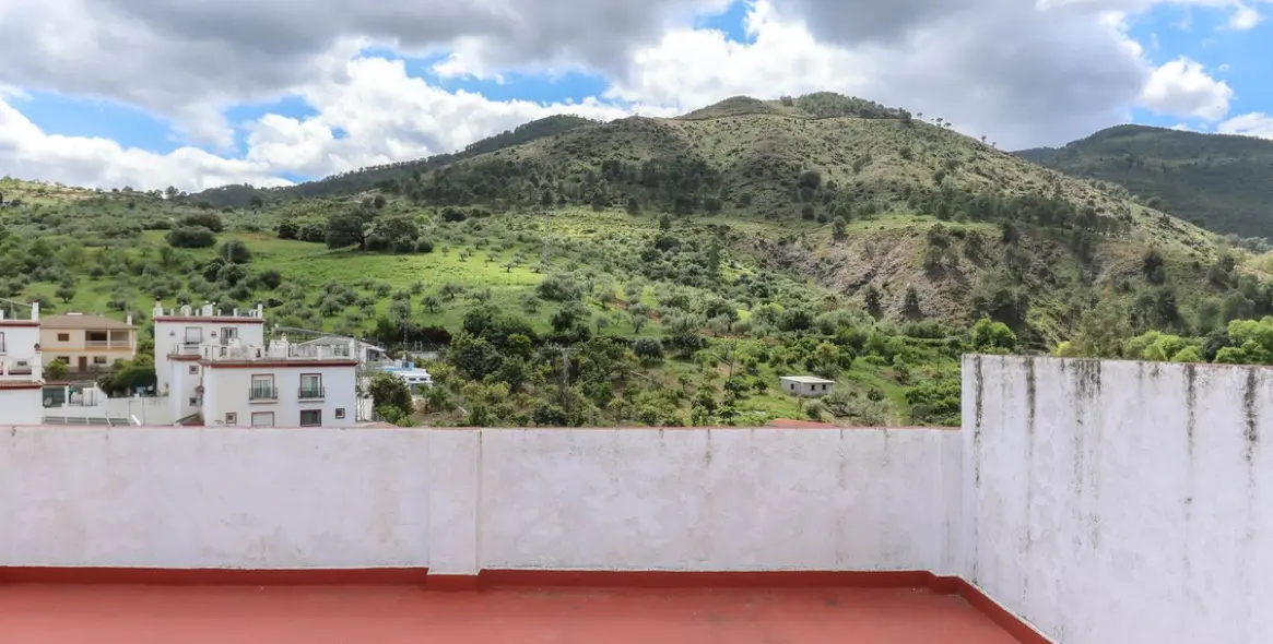 Sale of hostel in Tolox 25