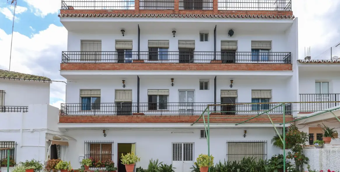 Sale of hostel in Tolox 26