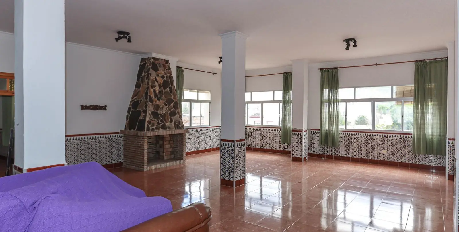 Sale of hostel in Tolox 2