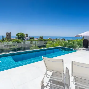 Sale of detached villa in Estepona