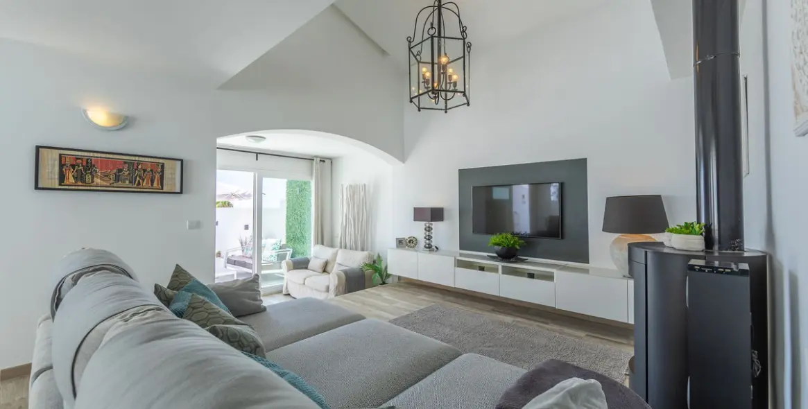 Sale of detached villa in Estepona 3