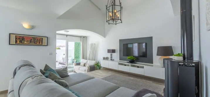 Sale of detached villa in Estepona 2