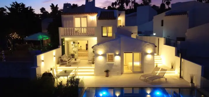 Sale of detached villa in Estepona 4