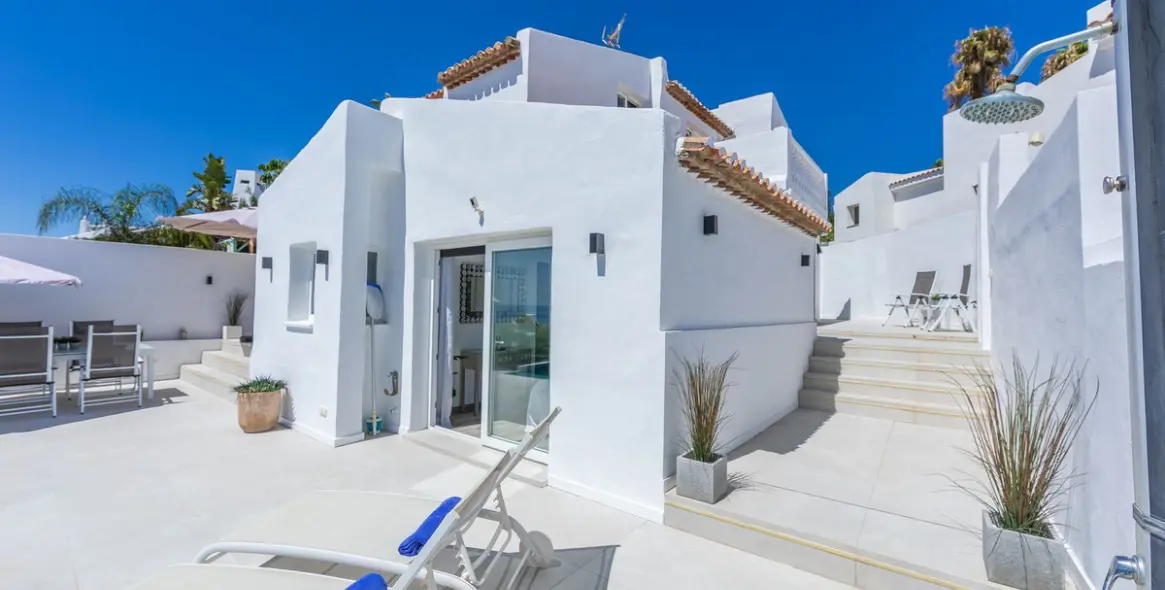 Sale of detached villa in Estepona 6