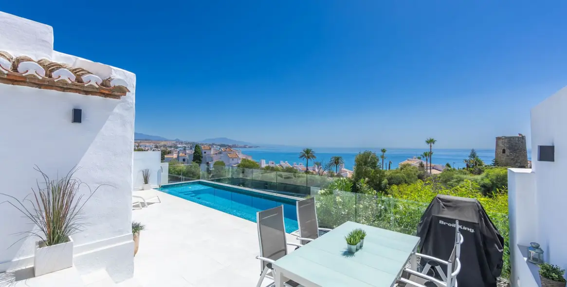 Sale of detached villa in Estepona 8