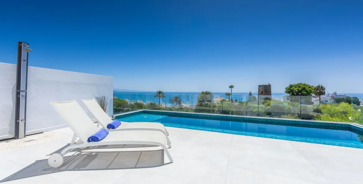 Sale of detached villa in Estepona 11