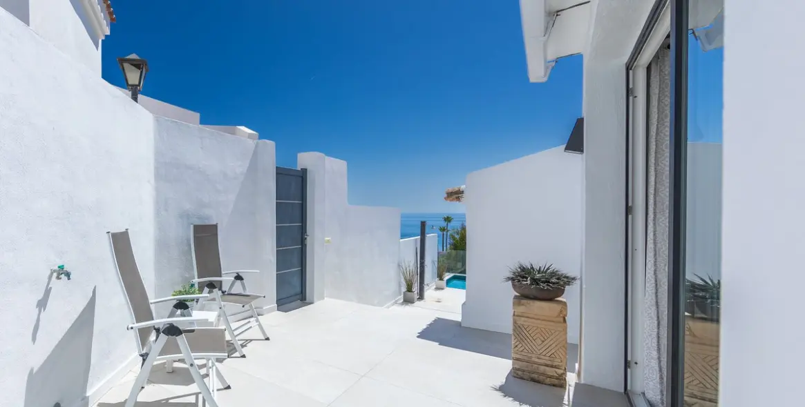 Sale of detached villa in Estepona 14