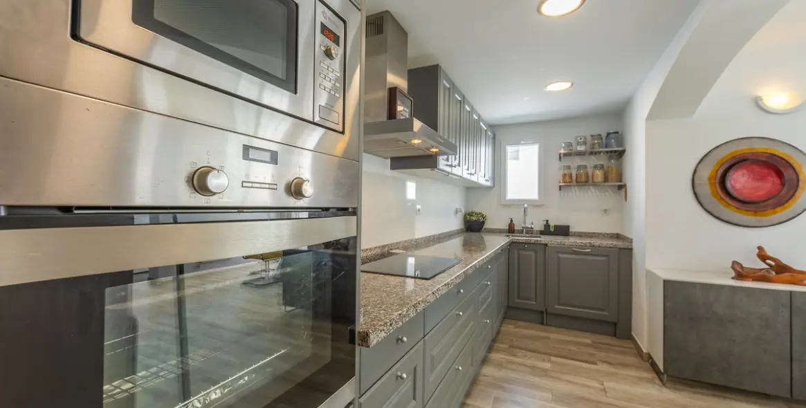 Sale of detached villa in Estepona 17