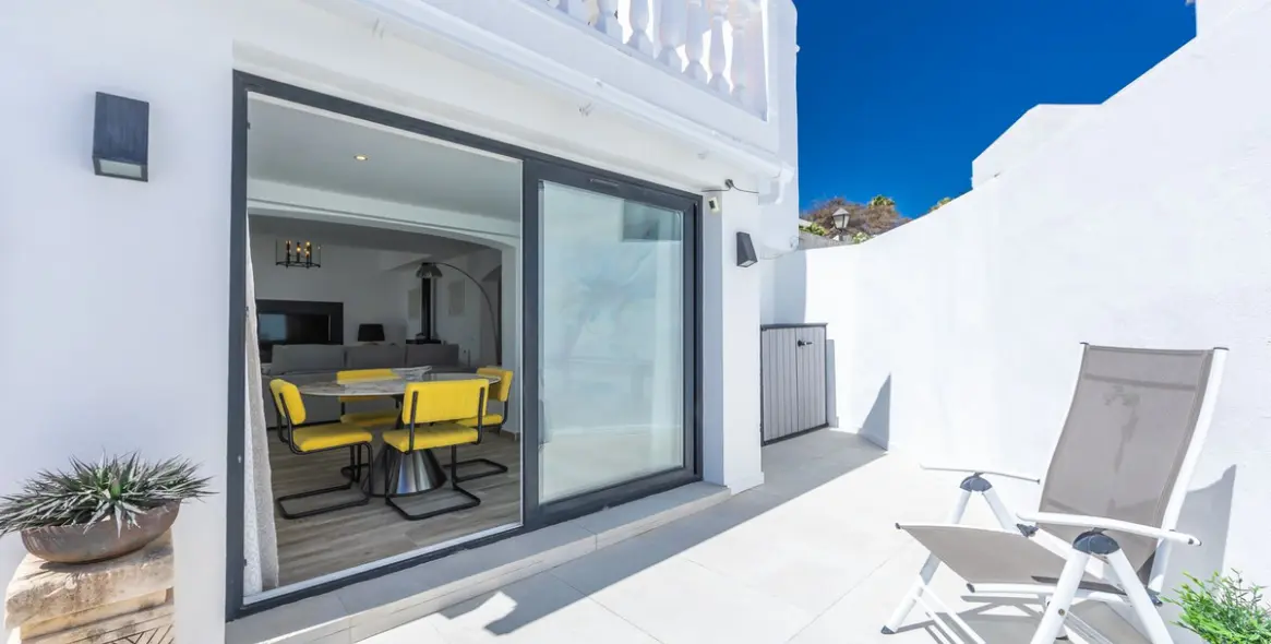 Sale of detached villa in Estepona 18