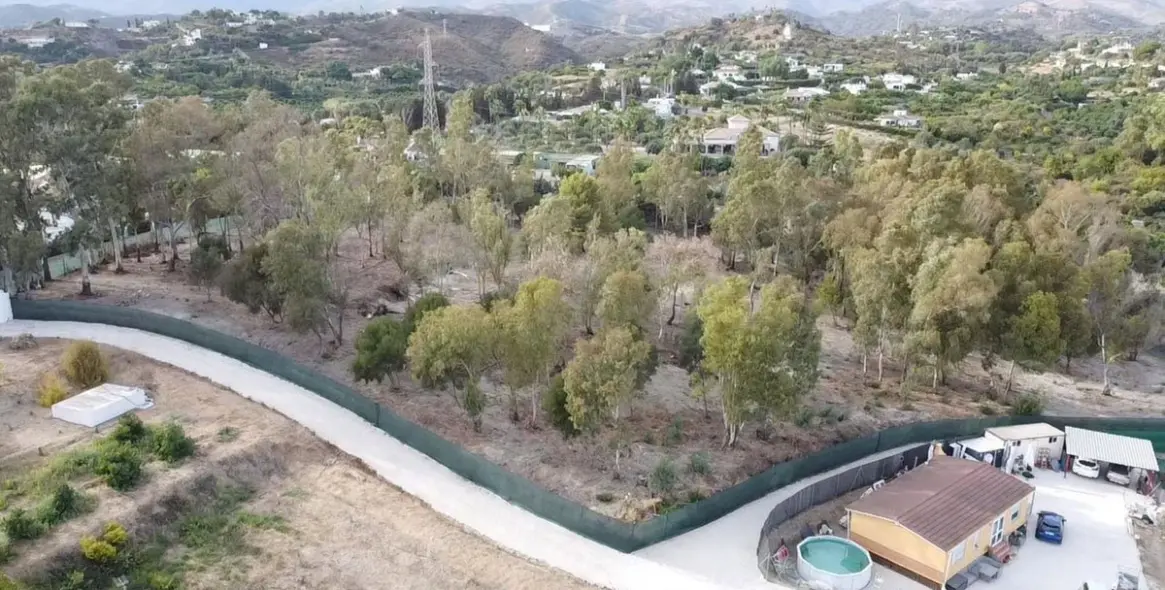 Sale of residential plot in Estepona 1