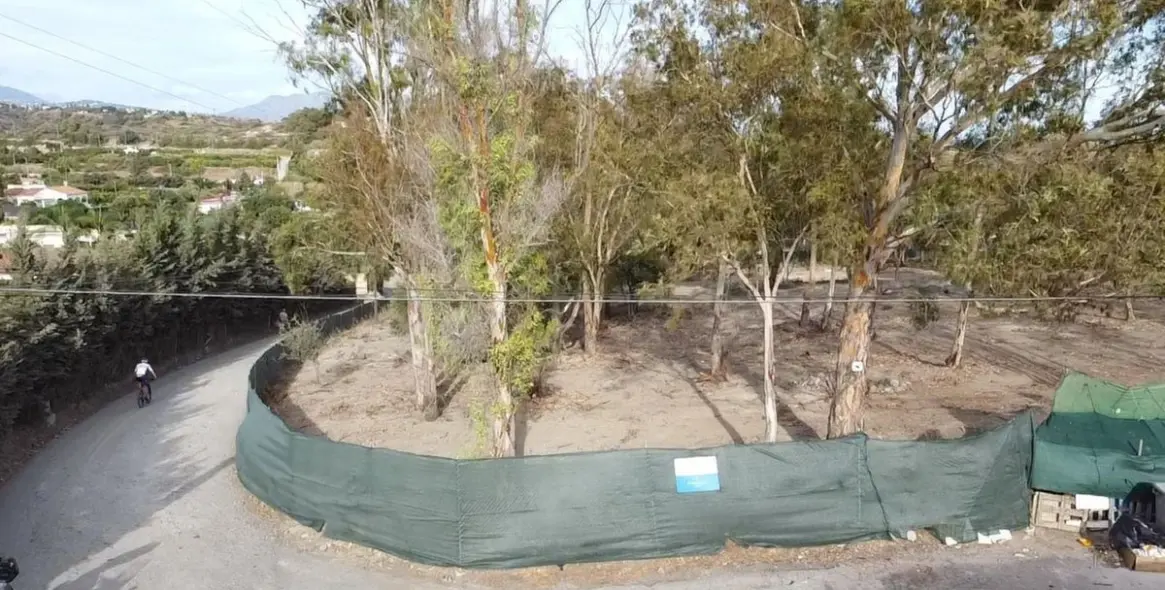 Sale of residential plot in Estepona 3