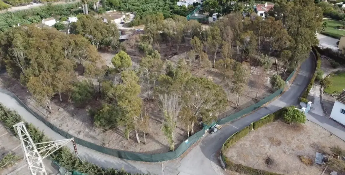 Sale of residential plot in Estepona 8