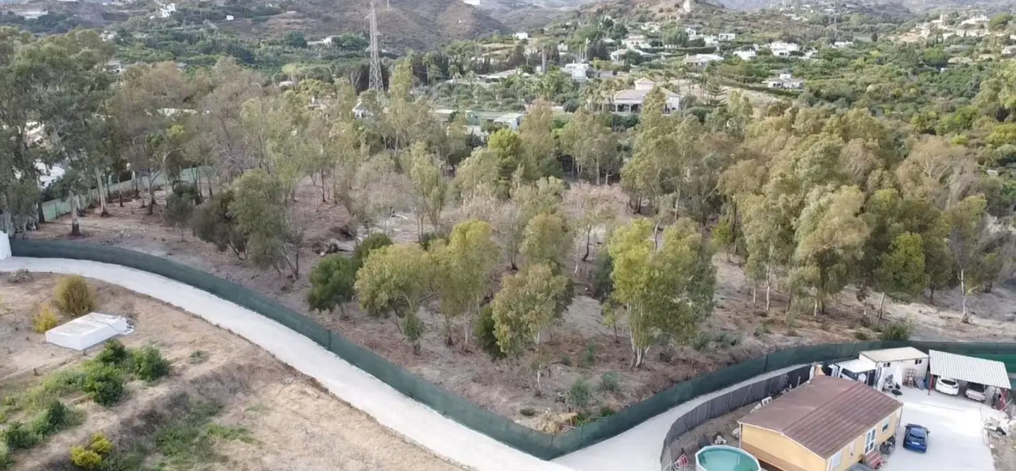 Sale of residential plot in Estepona 0