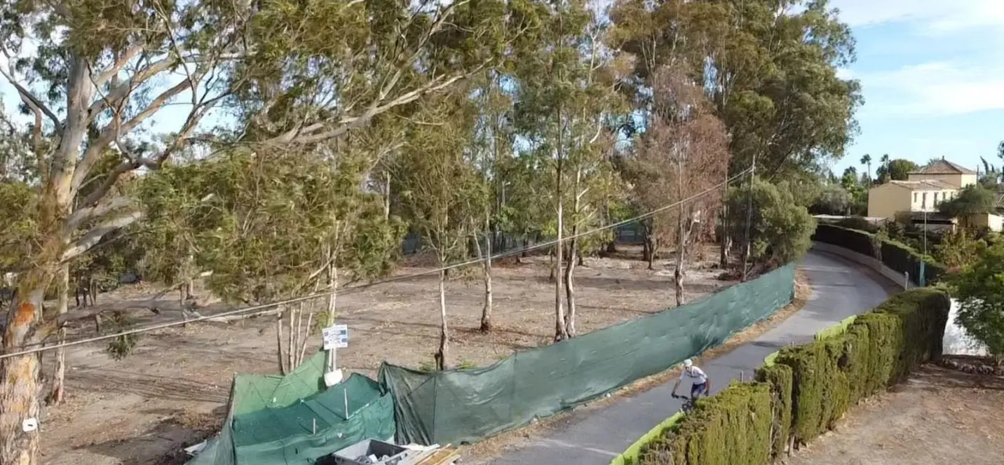 Sale of residential plot in Estepona 1