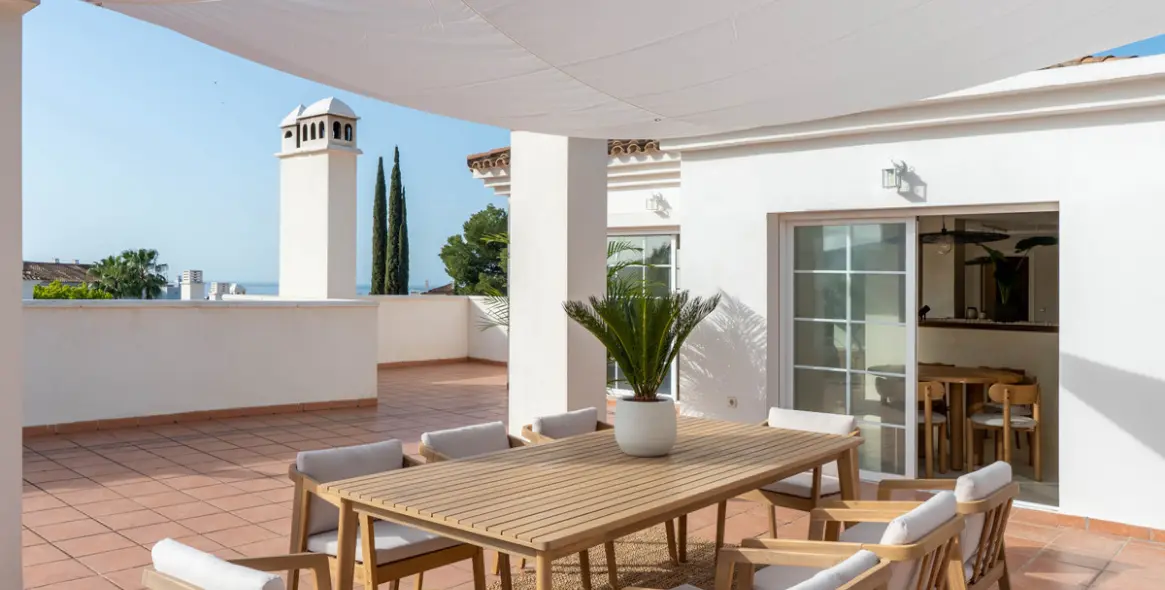 Sale of penthouse duplex in Río Real 2