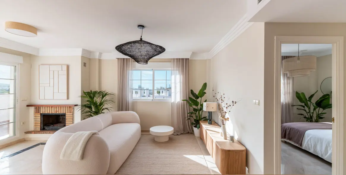 Sale of penthouse duplex in Río Real 3