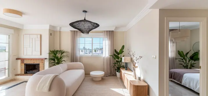 Sale of penthouse duplex in Río Real 2