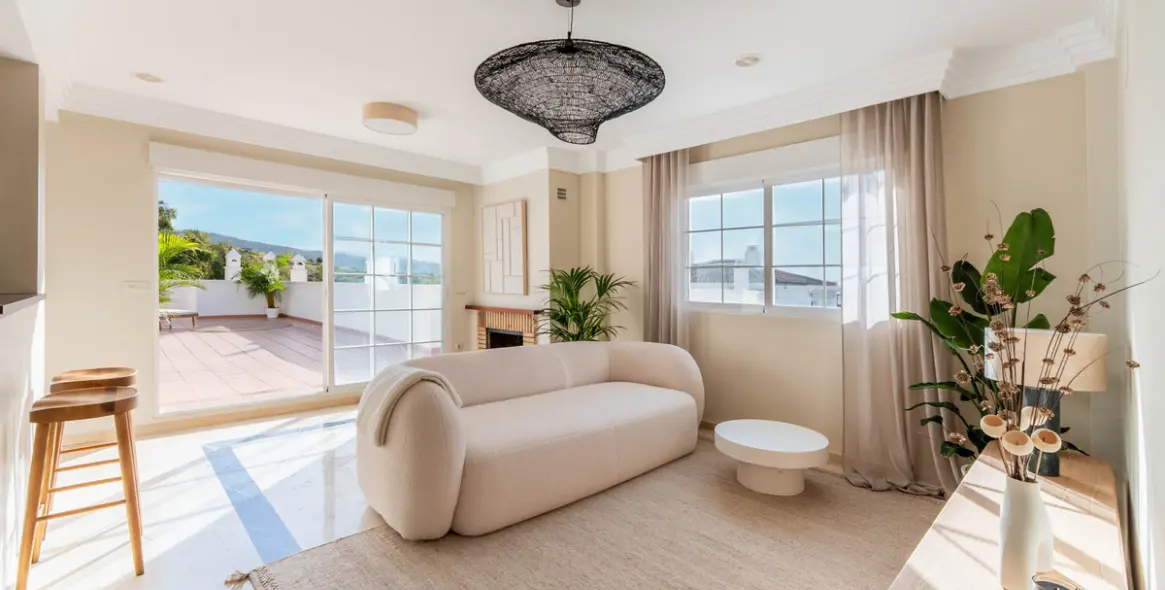 Sale of penthouse duplex in Río Real 4