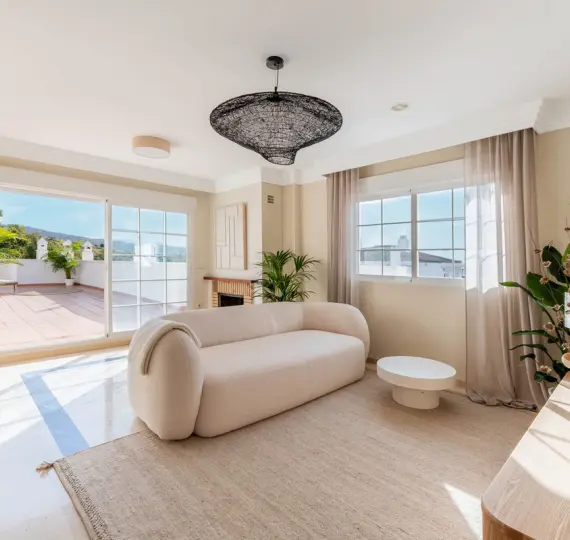 Sale of penthouse duplex in Río Real