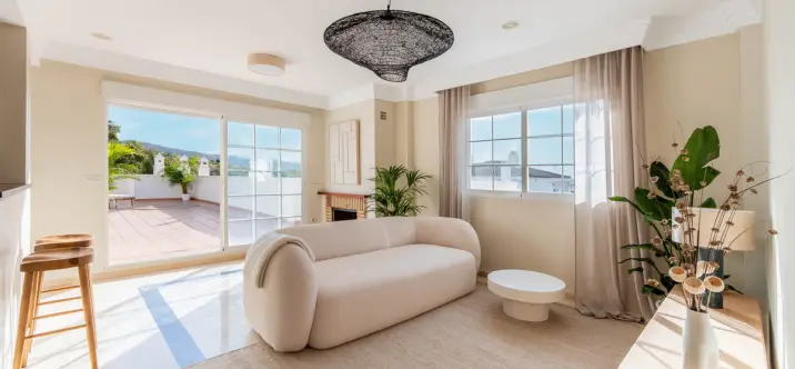 Sale of penthouse duplex in Río Real 3