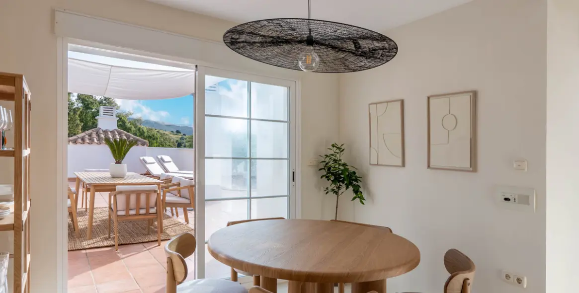 Sale of penthouse duplex in Río Real 6