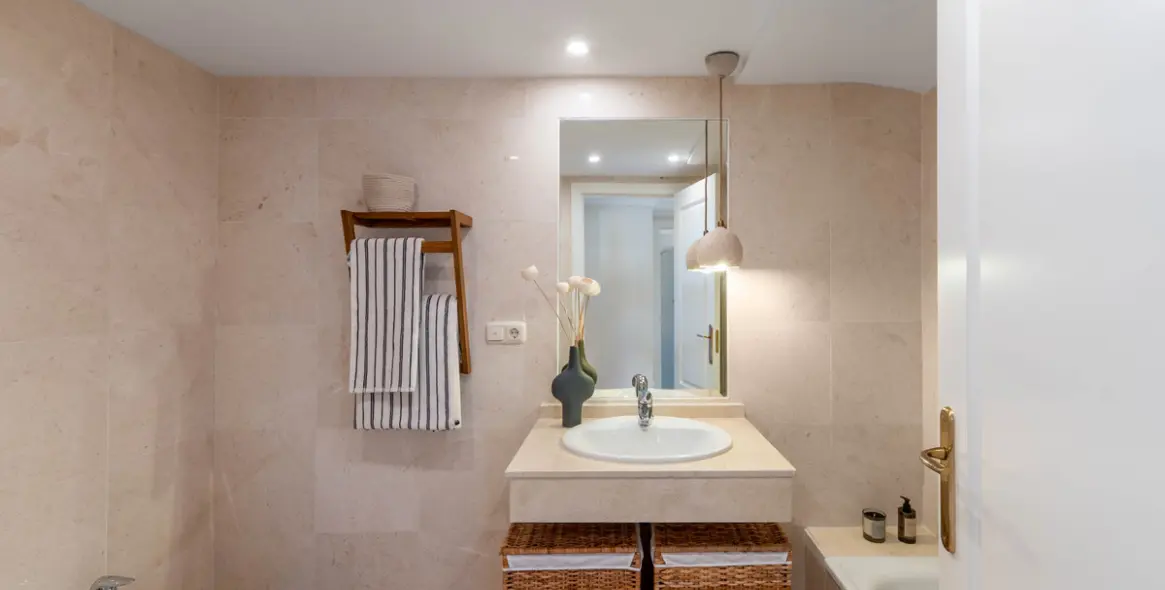 Sale of penthouse duplex in Río Real 12