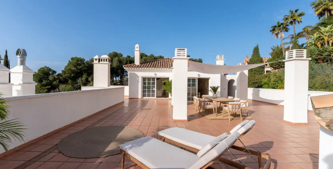 Sale of penthouse duplex in Río Real 14