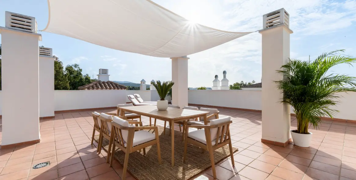 Sale of penthouse duplex in Río Real 17