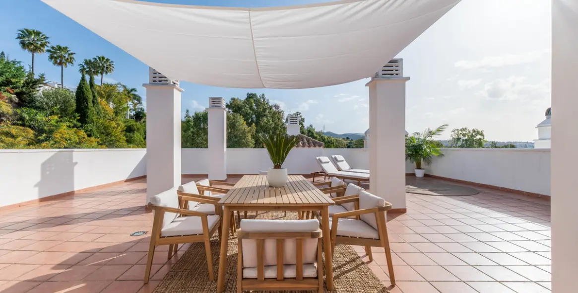 Sale of penthouse duplex in Río Real 18