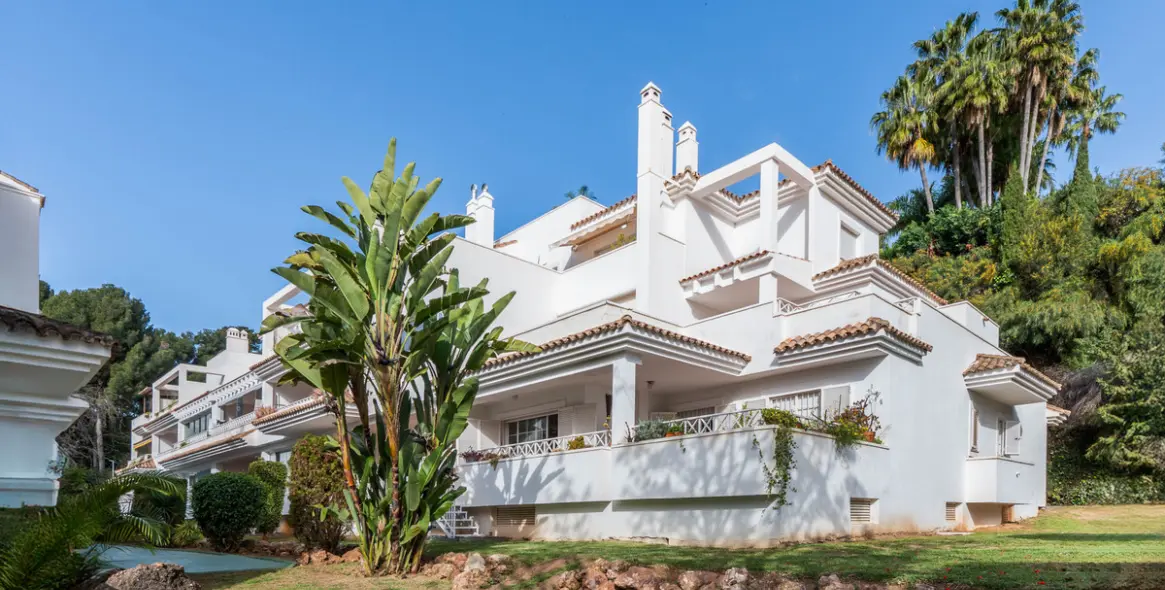 Sale of penthouse duplex in Río Real 19