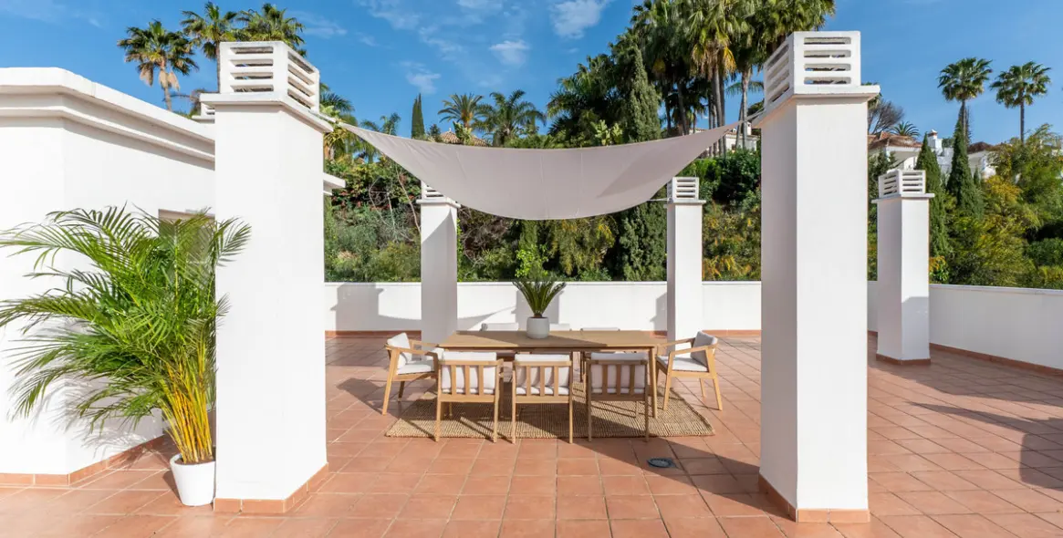 Sale of penthouse duplex in Río Real 20