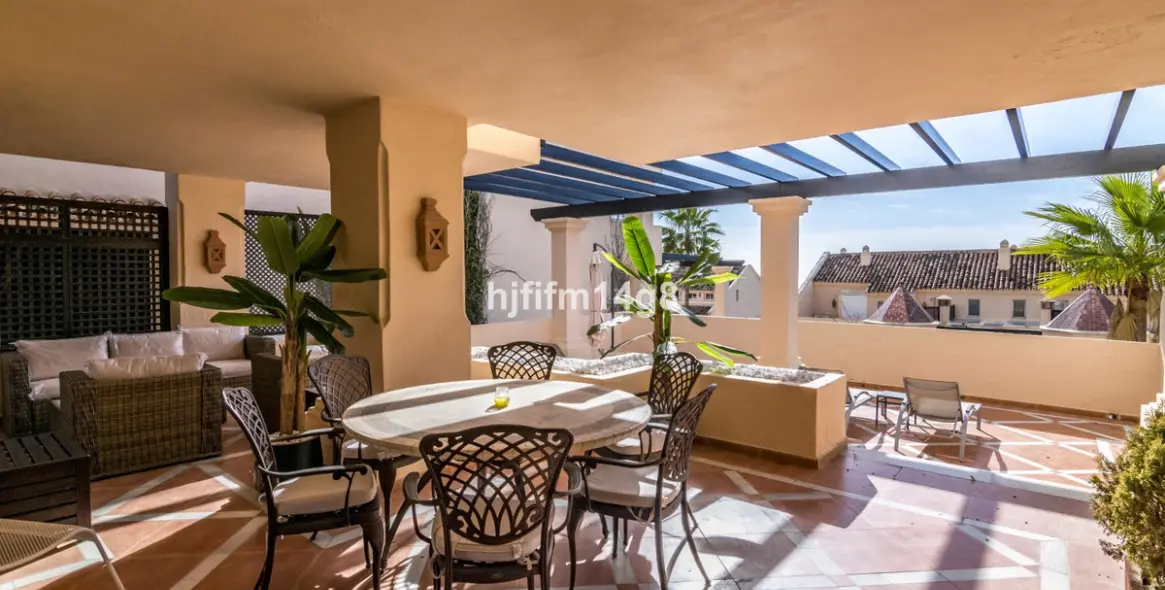 Продажа апартаментов на первом этаже в Nueva Andalucía 1