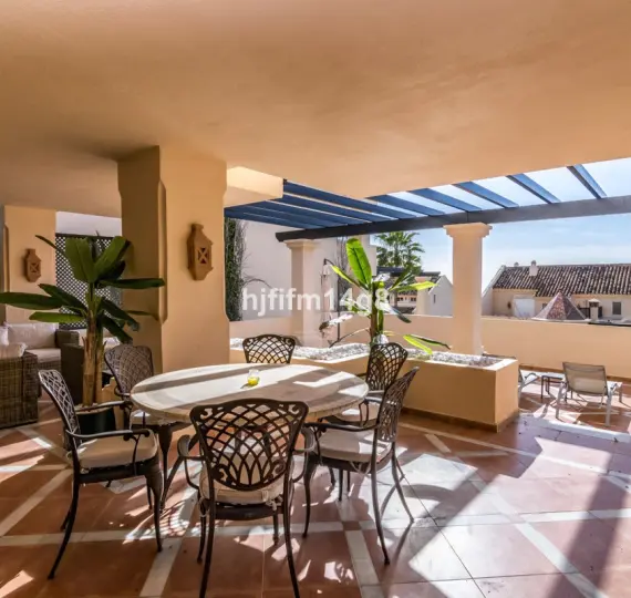 Продажа апартаментов на первом этаже в Nueva Andalucía