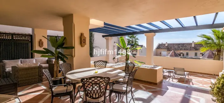 Продажа апартаментов на первом этаже в Nueva Andalucía 0