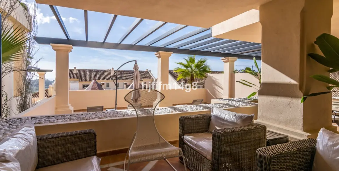 Продажа апартаментов на первом этаже в Nueva Andalucía 2