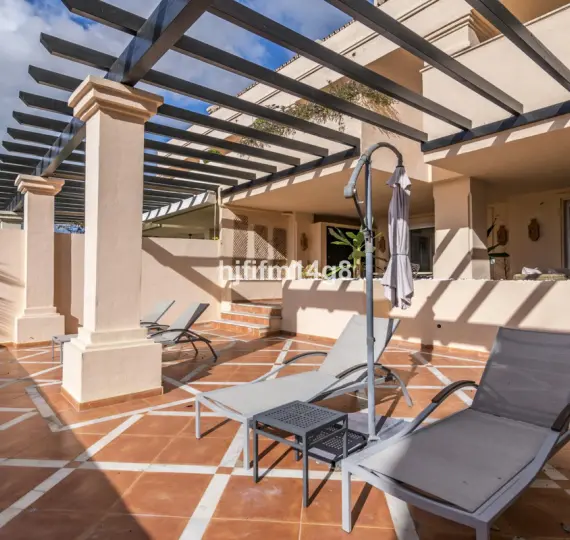 Продажа апартаментов на первом этаже в Nueva Andalucía