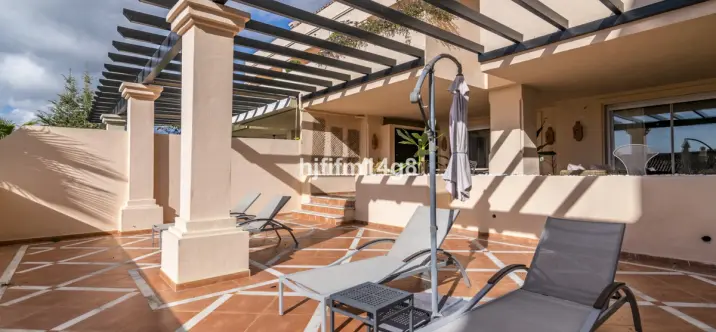 Продажа апартаментов на первом этаже в Nueva Andalucía 2