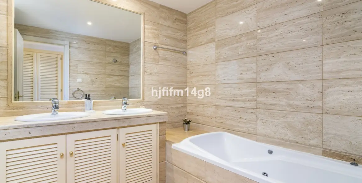 Продажа апартаментов на первом этаже в Nueva Andalucía 11