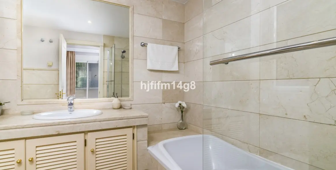 Продажа апартаментов на первом этаже в Nueva Andalucía 12