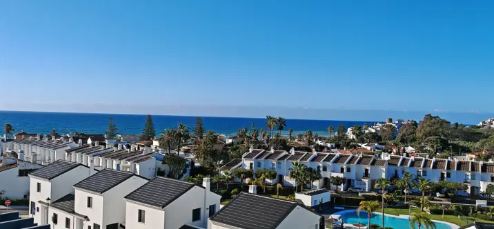 Sale of penthouse duplex in Estepona 2