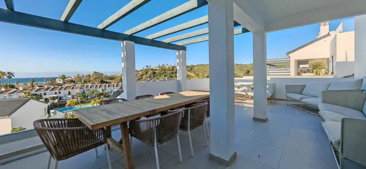Sale of penthouse duplex in Estepona 3