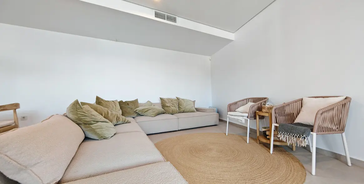 Продажа двухуровневого пентхауса в Estepona 8