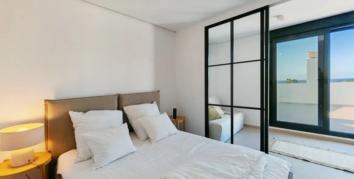 Продажа двухуровневого пентхауса в Estepona 10