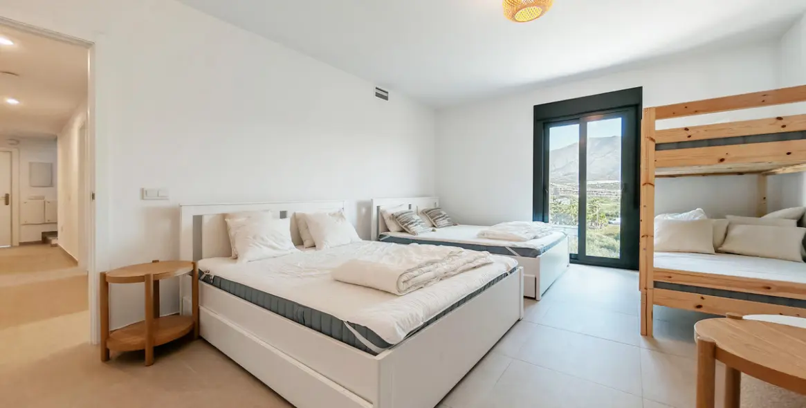 Продажа двухуровневого пентхауса в Estepona 12